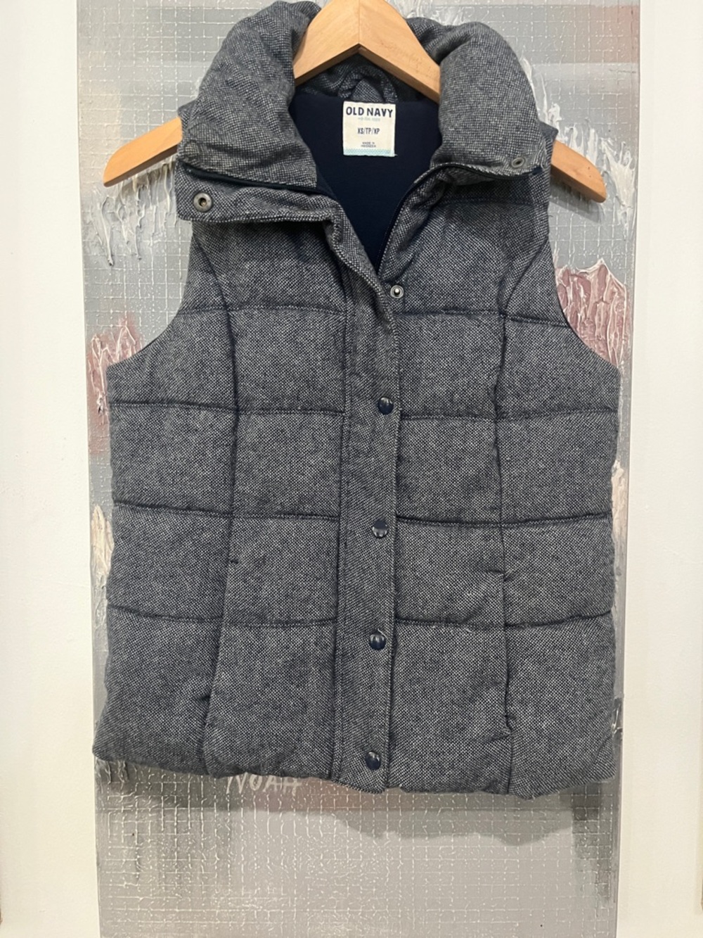 Old Navy Gray Quilted Puffer Vest